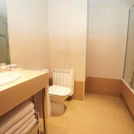 Bathroom with bathtub Apartaments Superior El Tarter Andorra